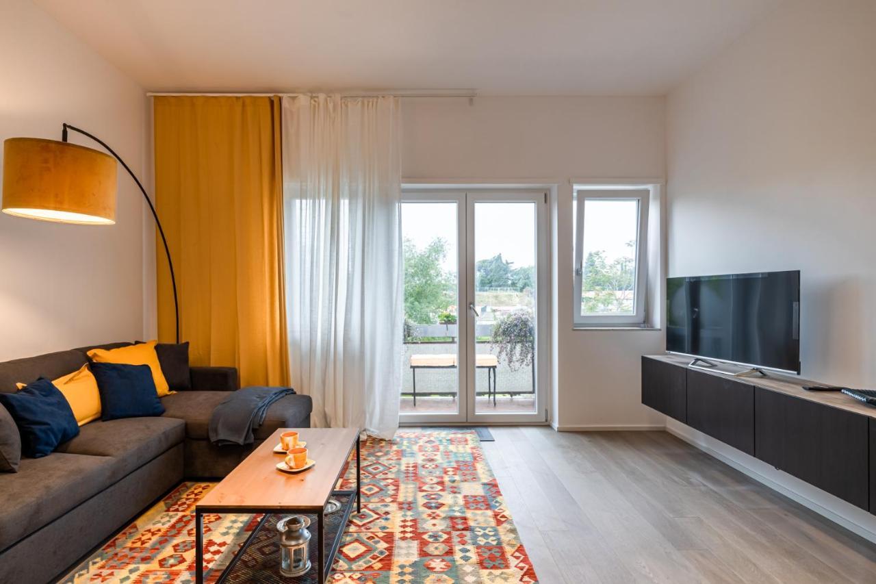 Suite Close To Vatican City - Ingresso Spa Rome Bagian luar foto