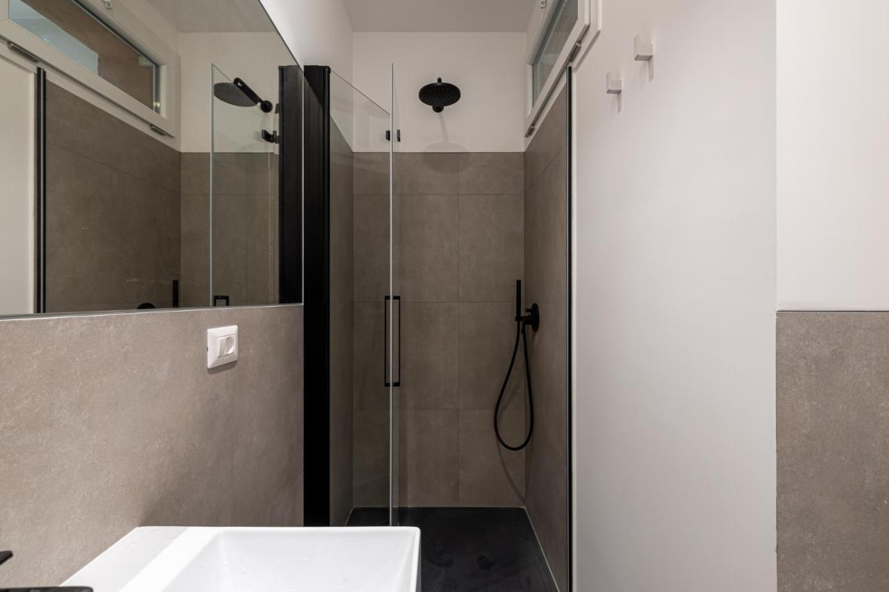 Suite Close To Vatican City - Ingresso Spa Rome Bagian luar foto
