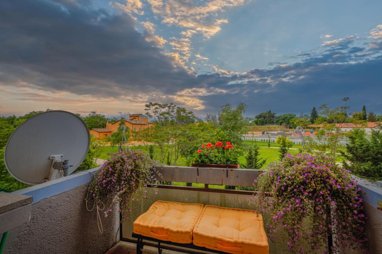 Suite Close To Vatican City - Ingresso Spa Rome Bagian luar foto